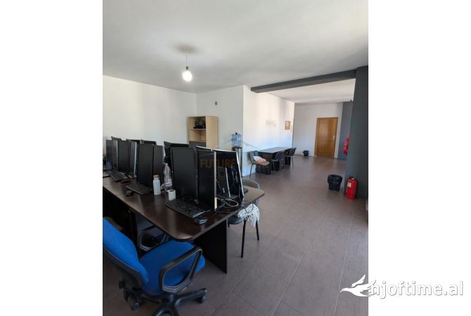 Ambient biznesi me qera 3+1 ne Tirane - 900 Euro