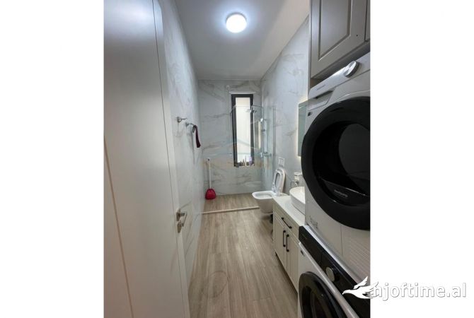 Shtepi ne shitje Apartament ne Tirane, 2+1, Mobilimi E mobiluar, Pagesa 225,000  Euro.