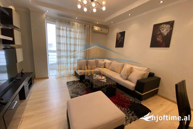 Shtepi me qera Apartament ne Tirane, 2+1, Mobilimi E mobiluar, Pagesa 700  Euro.