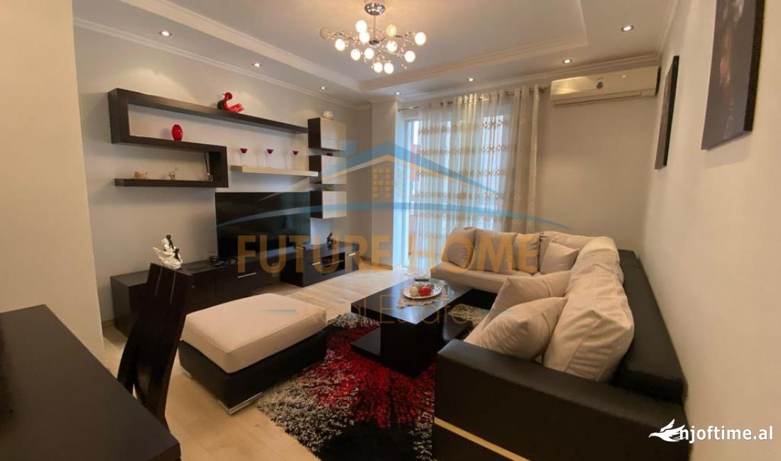Shtepi me qera Apartament ne Tirane, 2+1, Mobilimi E mobiluar, Pagesa 700  Euro.