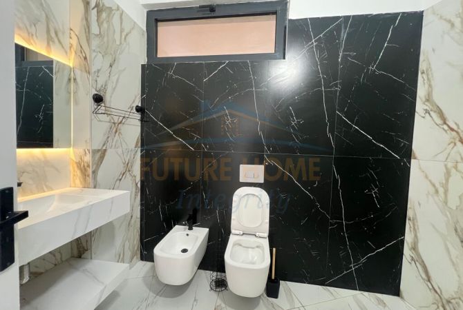 Ambjent biznesi me qera 3+1 ne Tirane - 1,000 Euro