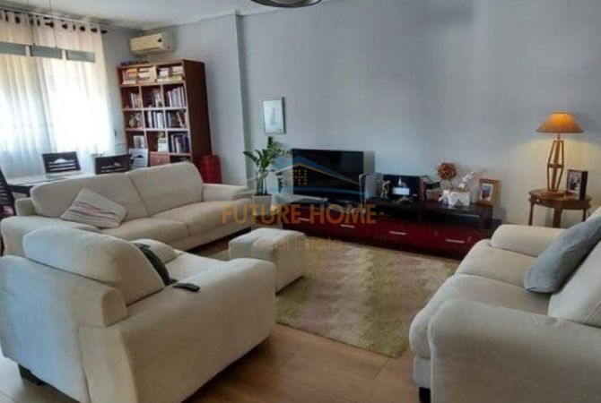 Shtepi me qera 2+1 ne Tirane - 650 Euro
