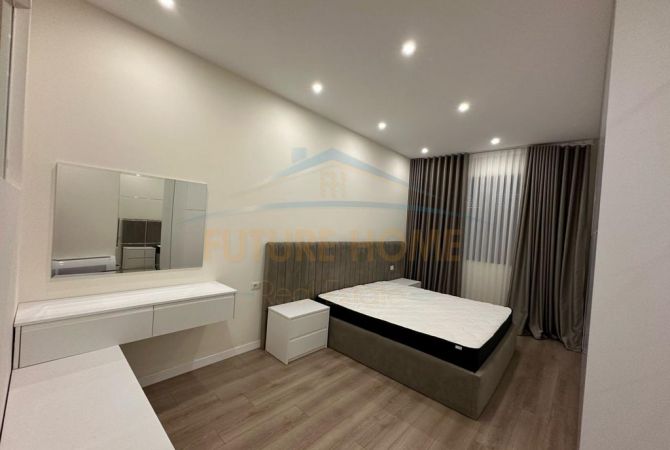 Shtepi ne shitje Apartament ne Tirane, 2+1, Mobilimi E mobiluar, Pagesa 270,000  Euro.