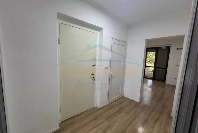 Shtepi me qera 2+1 ne Tirane - 800 Euro