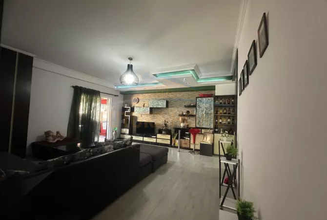 Shtepi ne shitje Apartament ne Tirane, 2+1, Mobilimi E mobiluar, Pagesa 186,000  Euro.