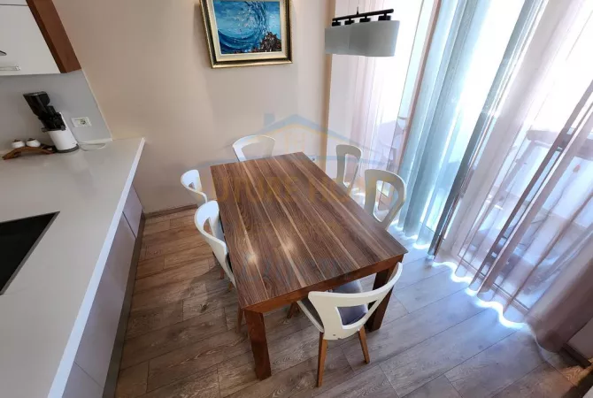 Shtepi me qera 2+1 ne Tirane - 800 Euro