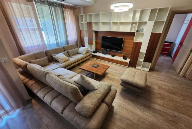 Shtepi me qera Apartament ne Tirane, 2+1, Mobilimi E mobiluar, Pagesa 800  Euro.