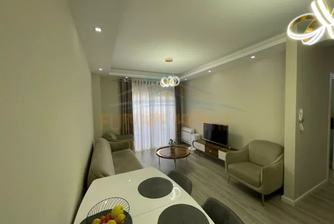 Shtepi me qera 2+1 ne Tirane - 950 Euro