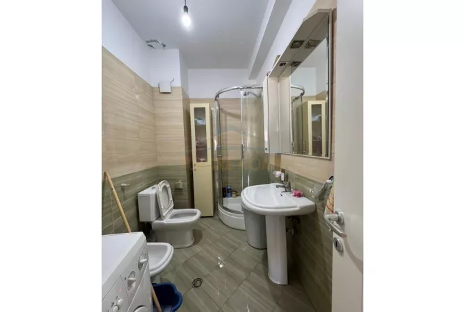 Shtepi me qera 2+1 ne Tirane - 450 Euro