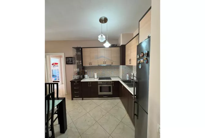 Shtepi me qera Apartament ne Tirane, 2+1, Mobilimi E mobiluar, Pagesa 450  Euro.