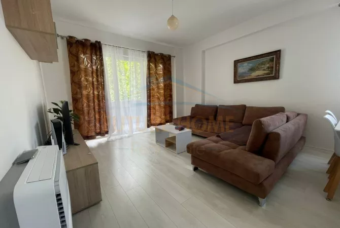Shtepi me qera Apartament ne Tirane, 2+1, Mobilimi E mobiluar, Pagesa 650  Euro.
