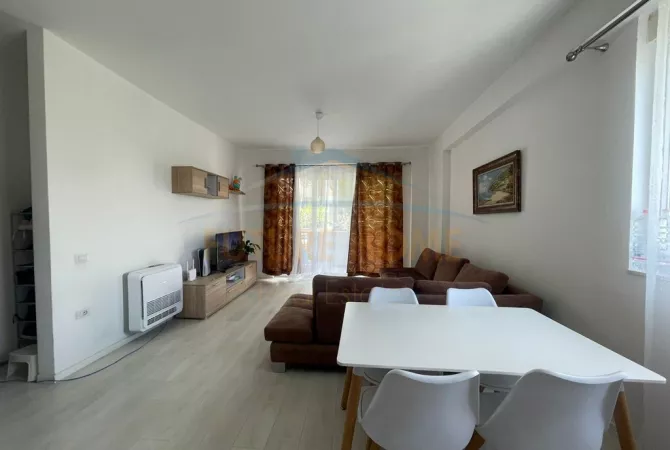 Shtepi me qera Apartament ne Tirane, 2+1, Mobilimi E mobiluar, Pagesa 650  Euro.