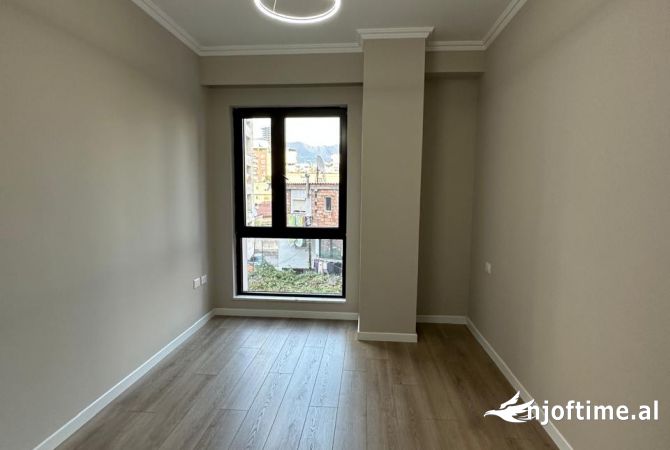 Ambient biznesi me qera 3+1 ne Tirane - 900 Euro