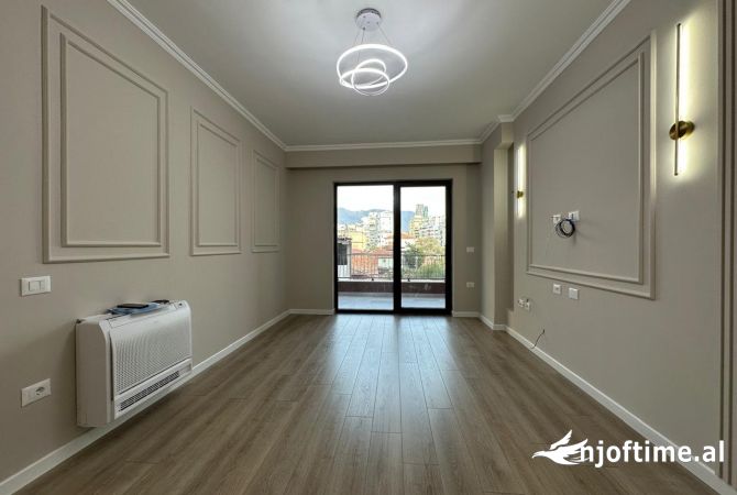 Ambient biznesi me qera 3+1 ne Tirane - 900 Euro
