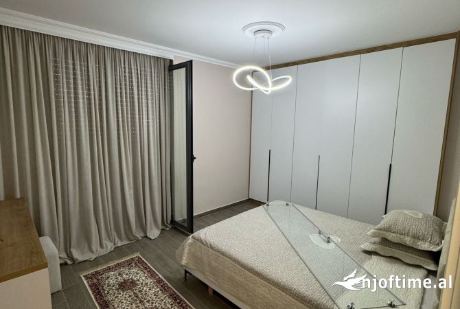 Shtepi me qera 2+1 ne Tirane - 750 Euro