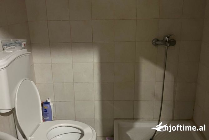 Shtepi ne shitje Apartament ne Tirane, 2+1, Mobilimi Bosh, pa mobiluar, Pagesa 10,000,000  Leke.