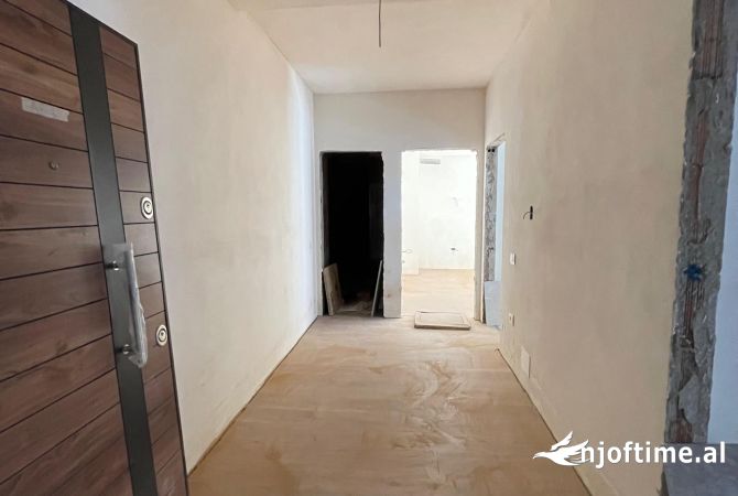 Shtepi ne shitje Apartament ne Tirane, 2+1, Mobilimi Bosh, pa mobiluar, Pagesa 122,000  Euro.