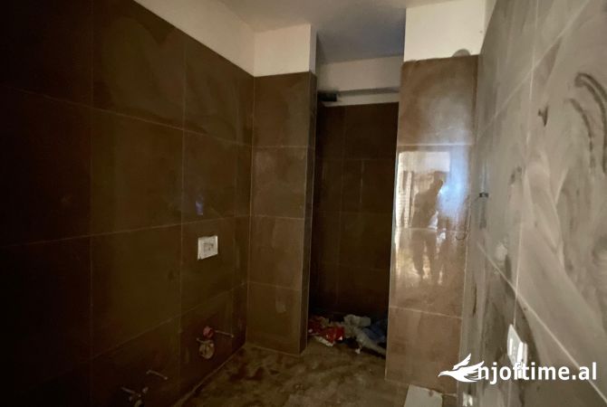 Shtepi ne shitje Apartament ne Tirane, 2+1, Mobilimi Bosh, pa mobiluar, Pagesa 122,000  Euro.