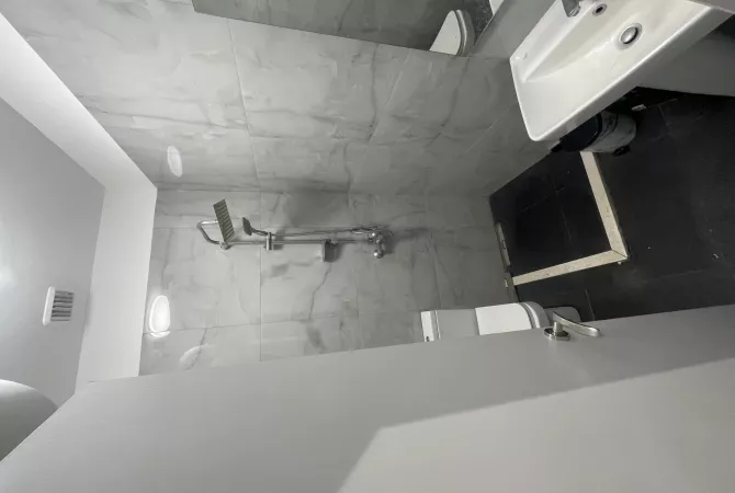 Shtepi ne shitje Apartament ne Tirane, Garsoniere, Mobilimi E mobiluar, Pagesa 81,000  Euro.