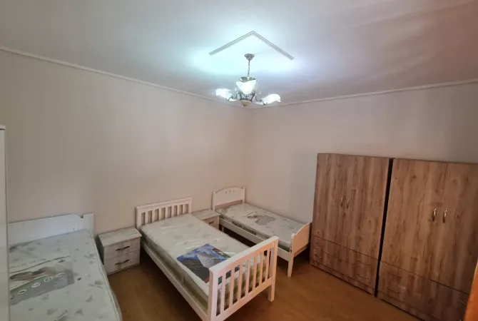 Shtepi me qera 1+1 ne Tirane - 45,000 Leke