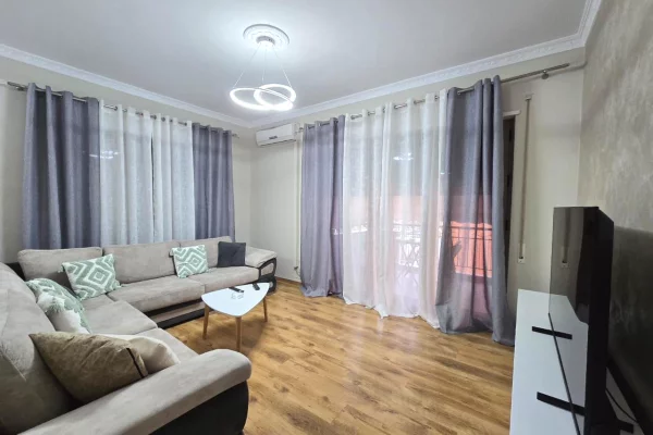 Shtepi me qera 2+1 ne Tirane - 1,100 Euro