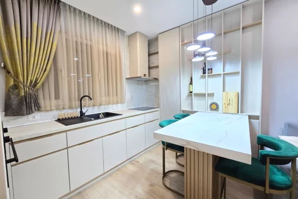 Shtepi me qera 2+1 ne Tirane - 60,000 Leke