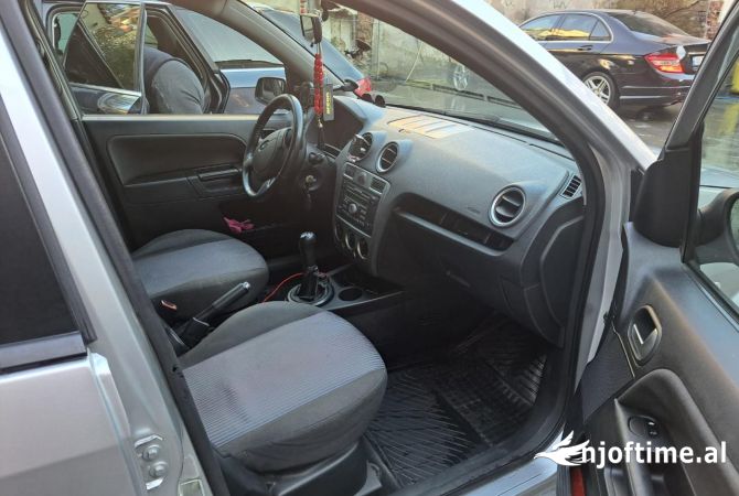 Auto in Vendita  a Tirana - 2,600 Euro