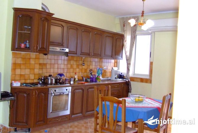 Shtepi me qera Apartament ne Durres, 2+1, Mobilimi E mobiluar, Pagesa 500  Euro.