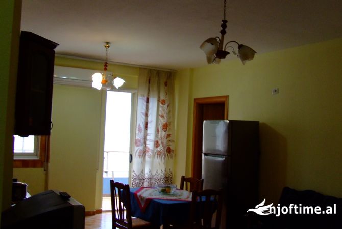 Shtepi me qera Apartament ne Durres, 2+1, Mobilimi E mobiluar, Pagesa 500  Euro.