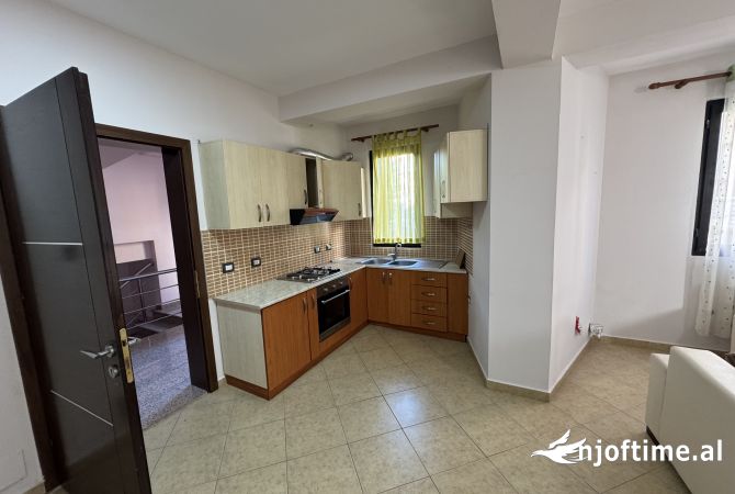 Shtepi me qera Apartament ne Tirane, 2+1, Mobilimi E mobiluar, Pagesa 400  Euro.