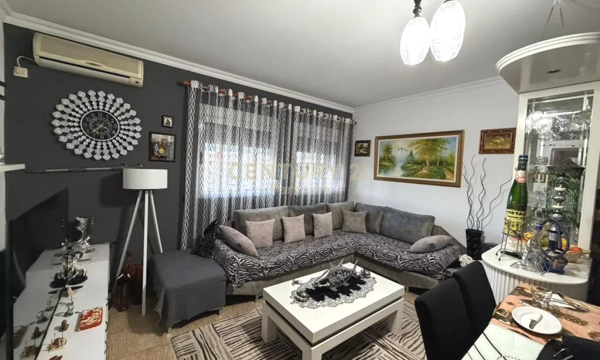 Shtepi ne shitje Apartament ne Tirane, 2+1, Mobilimi E mobiluar, Pagesa 220,000  Euro.