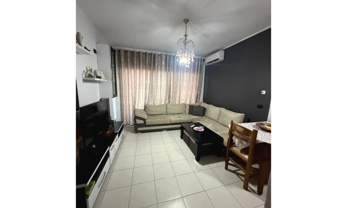 Shtepi me qera Apartament ne Tirane, 1+1, Mobilimi E mobiluar, Pagesa 500  Euro.