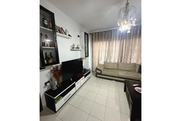 Shtepi me qera Apartament ne Tirane, 1+1, Mobilimi E mobiluar, Pagesa 500  Euro.