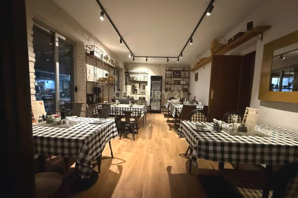 Ambient biznesi me qera 2+1 ne Tirane - 14,000 Euro