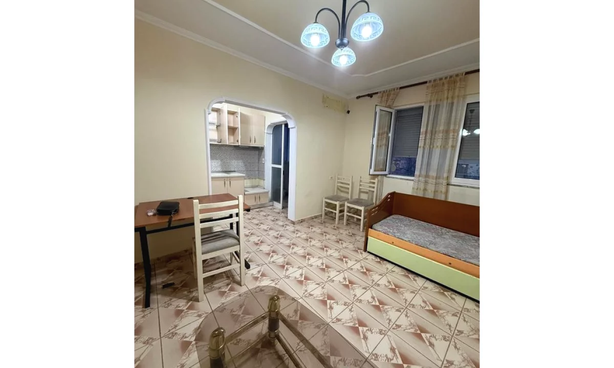 Shtepi ne shitje Apartament ne Tirane, 1+1, Mobilimi Pjeserisht e mobiluar, Pagesa 120,000  Euro.
