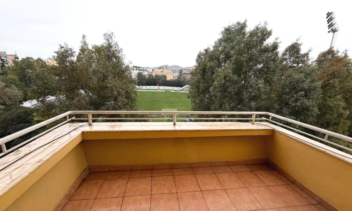 Shtepi me qera Apartament ne Tirane, 3+1, Mobilimi Bosh, pa mobiluar, Pagesa 1,000  Euro.