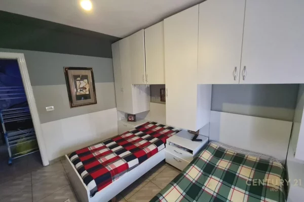 Shtepi ne shitje Apartament ne Tirane, 2+1, Mobilimi E mobiluar, Pagesa 159,000  Euro.