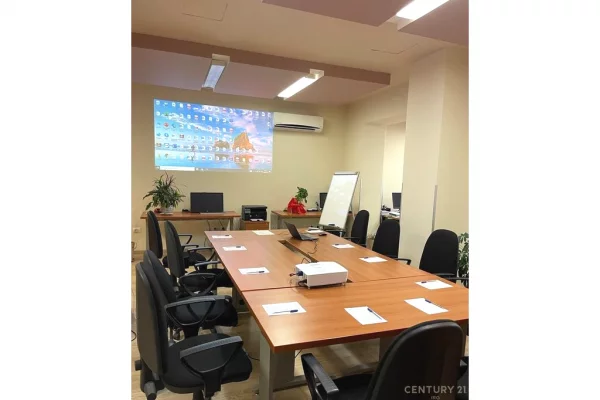 Ambient biznesi me qera 3+1 ne Tirane - 1,500 Euro