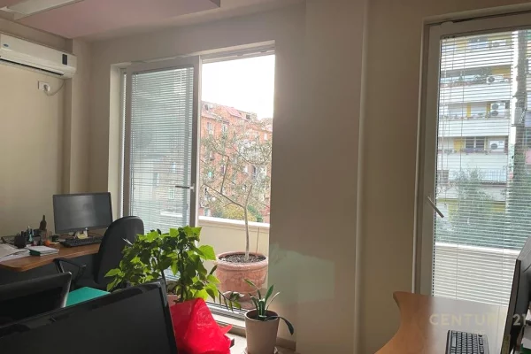 Jepet me qira ambient zyrash – Shallvare 1,500 Euro /Muaj