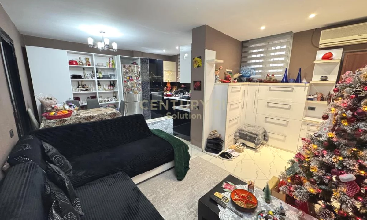 Shtepi ne shitje Apartament ne Tirane, 2+1, Mobilimi E mobiluar, Pagesa 155,000  Euro.