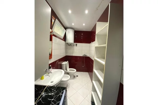 Shtepi ne shitje Apartament ne Tirane, 2+1, Mobilimi E mobiluar, Pagesa 155,000  Euro.