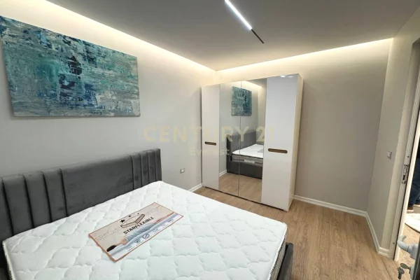 Shtepi ne shitje Apartament ne Tirane, 2+1, Mobilimi E mobiluar, Pagesa 125,000  Euro.