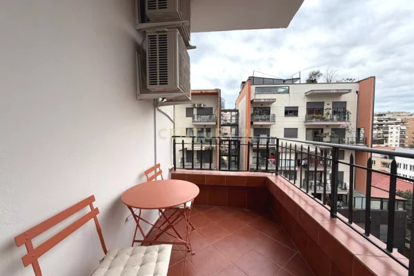 Shtepi ne shitje Apartament ne Tirane, 3+1, Mobilimi E mobiluar, Pagesa 400,000  Euro.