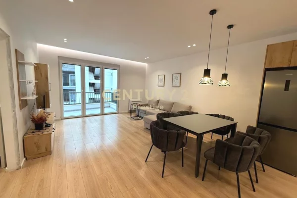 Shtepi ne shitje Apartament ne Tirane, 2+1, Mobilimi E mobiluar, Pagesa 250,000  Euro.