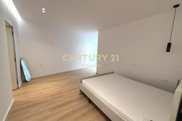 Shtepi ne shitje Apartament ne Tirane, 2+1, Mobilimi E mobiluar, Pagesa 250,000  Euro.