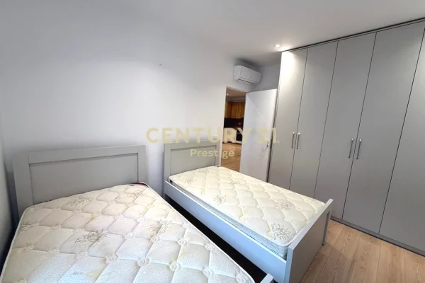 Shtepi ne shitje Apartament ne Tirane, 2+1, Mobilimi E mobiluar, Pagesa 250,000  Euro.