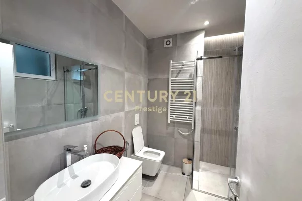 Shtepi ne shitje Apartament ne Tirane, 2+1, Mobilimi E mobiluar, Pagesa 250,000  Euro.