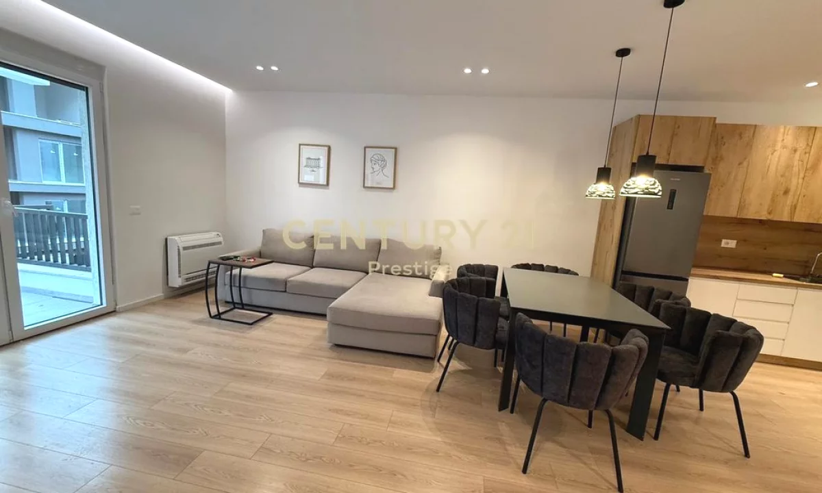 Shtepi ne shitje Apartament ne Tirane, 2+1, Mobilimi E mobiluar, Pagesa 250,000  Euro.