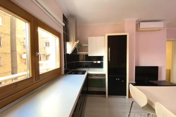 Shtepi me qera Apartament ne Tirane, 1+1, Mobilimi E mobiluar, Pagesa 550  Euro.