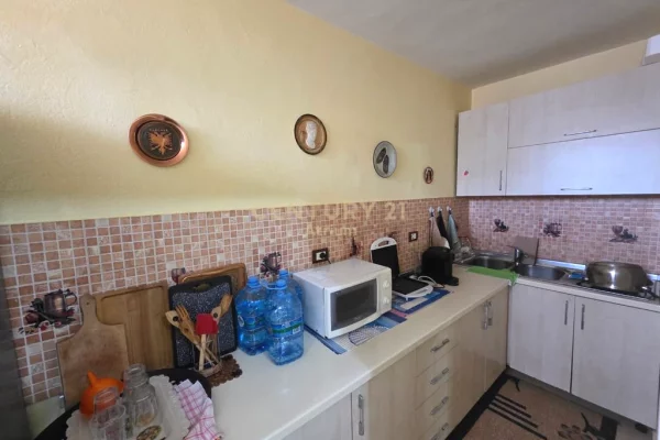 Shtepi ne shitje Apartament ne Tirane, 2+1, Mobilimi Pjeserisht e mobiluar, Pagesa 120,000  Euro.